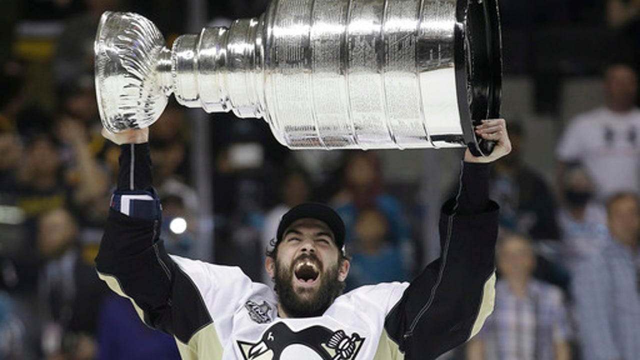 Crosby to Daley in another emotional Stanley Cup handoff